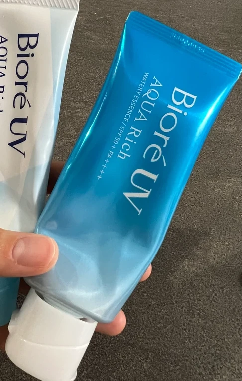 ビオレUV アクアリッチ ウォータリーエッセンス（水感エッセンス）