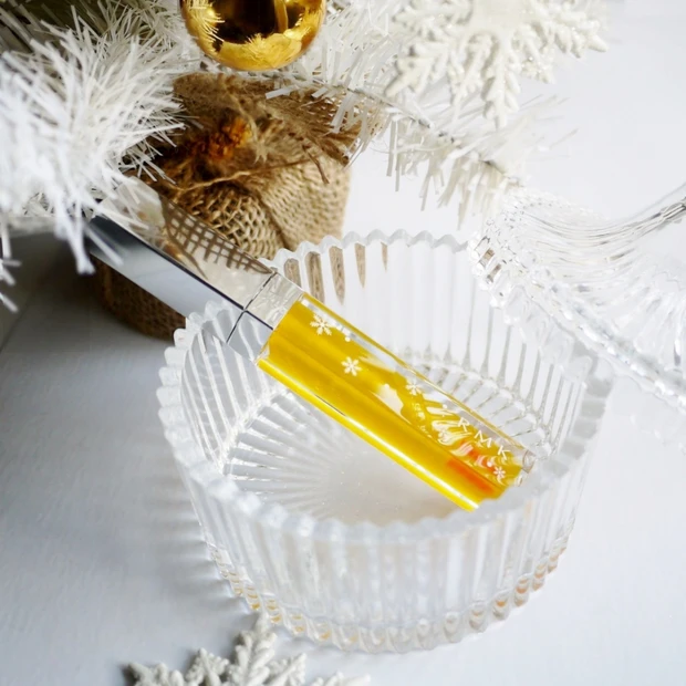 【限定】可愛い上に機能的♡ホリデーシーズンを盛り上げるRMKオイルグロス！