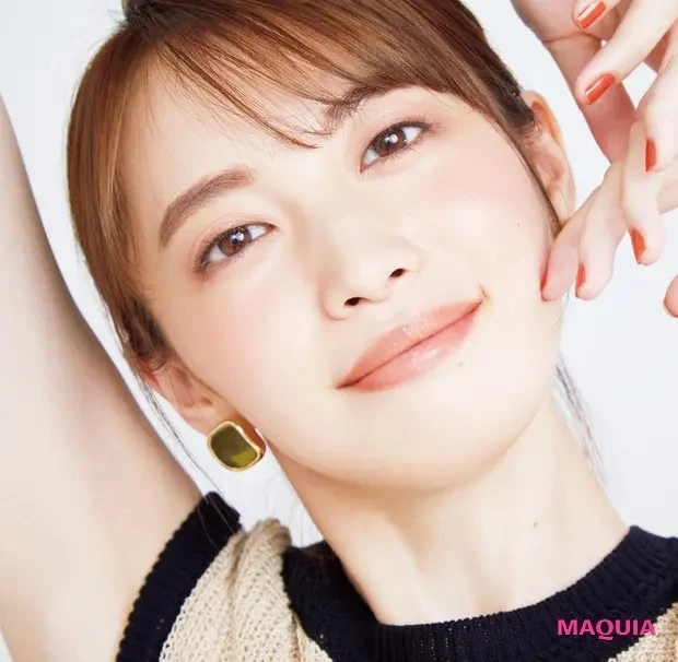 【最新コスメランキング】ハイライター&シェーディング部門_1位 イプサ キャッチライト スティック(イエロー)_モデル