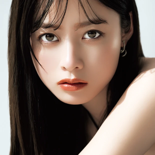 7月号の表紙は橋本環奈さん！ 強さとしなやかさを秘めた女優顔メイクを解説