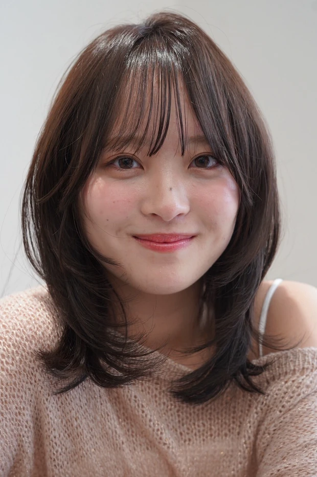 ヘアカタログ ミディアム ミディアムヘア 前髪あり 正面