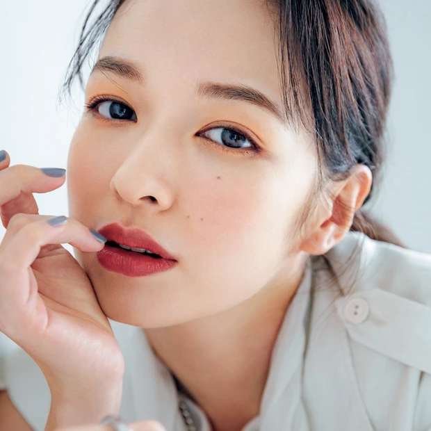 シアーなオレンジベージュがおしゃれ！ 今っぽくなる使い方のコツを教えます