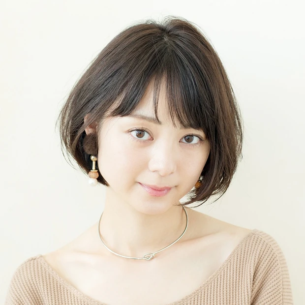 シンプルさが心地いい、ノーブルな印象の暗髪リップラインボブ