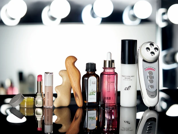 乾燥、たるみ、くすみも即解消！ 人気俳優もご指名、岡野瑞恵さんがメイクルームで実践する“お支度”