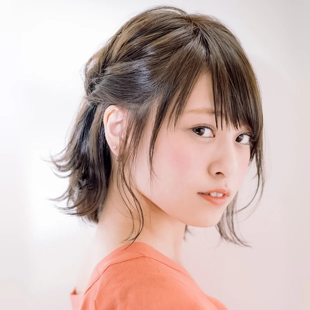 ボブ ヘアアレンジ 外ハネのボブを可愛くアレンジ! さわやかな耳かけ風くるりんぱ