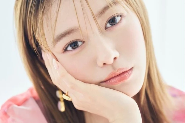 【5位】山本舞香さんがくすみピンクとふんわりチークで魅せる、大人の【甜妹メイク】