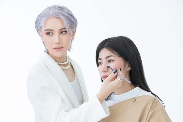 ギュテさんの神技【鼻メイク】「超鼻先ハイライト」で団子鼻を鼻筋が通った鼻に!_2