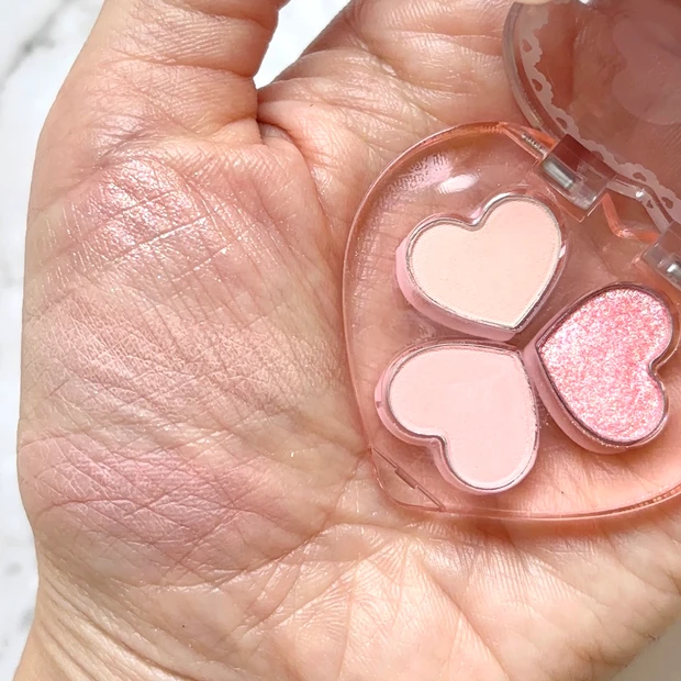 from2aN(フロムトゥーエーエヌ)「ラブクローバーパレット 04 トロピカルラブ」のスウォッチ