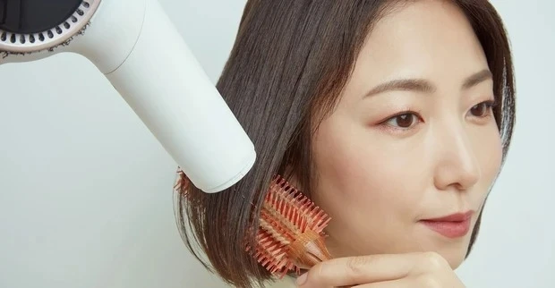 着物 髪型_ダウンスタイルが大人っぽい「内巻きボブ」_手順1