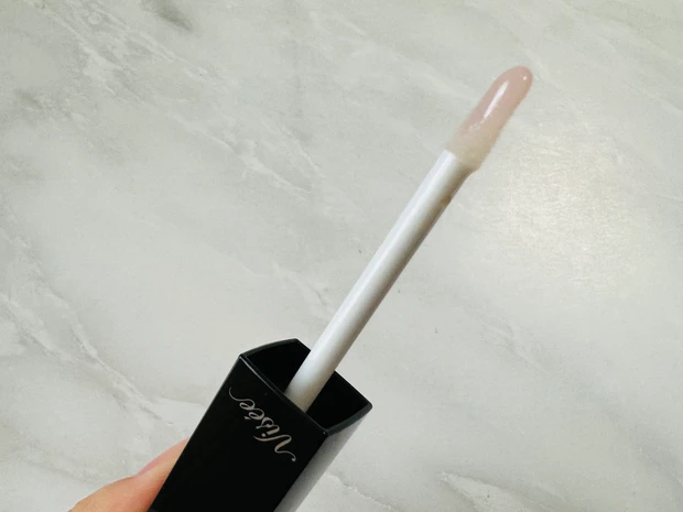 Viseeのエッセンスリッププランパー SP001 シアーピンク