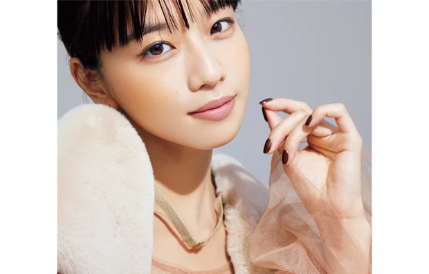 【STEP1】グレーライン→【STEP2】オレンジチークで自然な立体フェイスに