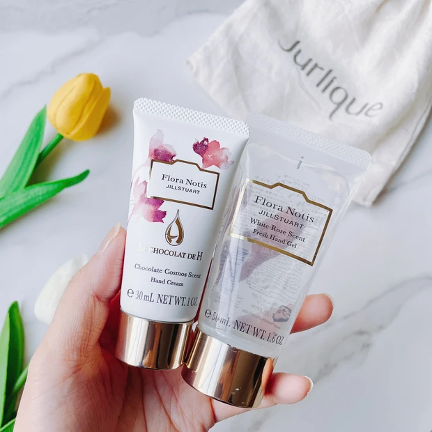 【20代美容オタクのポーチの中身】持ち運びコスメは最低限！この春の激選コスメをご紹介☆_2_1