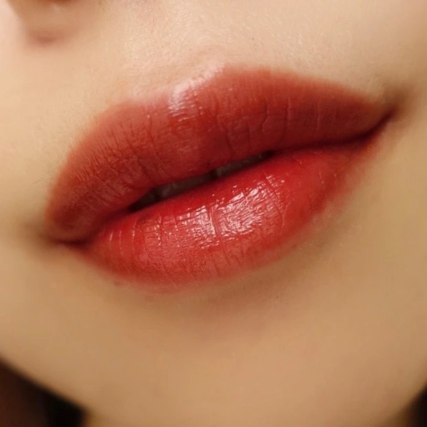 Ririmew リリミュウ センシュアルフィックスティント プチプラコスメ プチプラティント プチプラリップ ティントリップ 指原莉乃 さっしー プロデュース ツヤ 高発色 LOFT ロフト PLAZA プラザ 04 シナモンナッツ