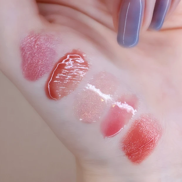 マキアTOPビューティーズ 葵　リップ　スウォッチ　ラメ　ピンクリップ