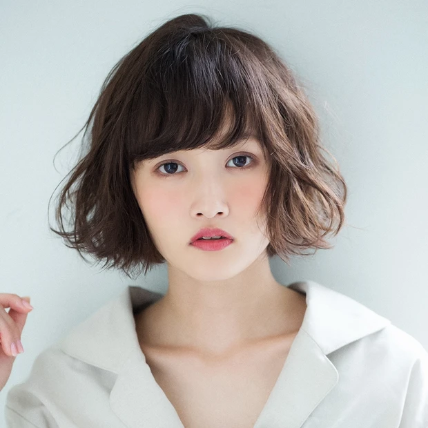 「浮遊感」が可愛さのカギ！ おしゃれガーリーな秋のウェーブボブ