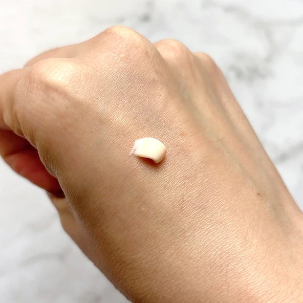 30代からのアイケアにおすすめ「ONE BY KOSÉ　ザ リンクレス W［医薬部外品］」のスウォッチ