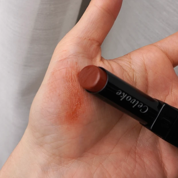 2025MYベスコスリップ③Celvoke(セルヴォーク) アラウズ リップス 14 キャラメルキューブのスウォッチ