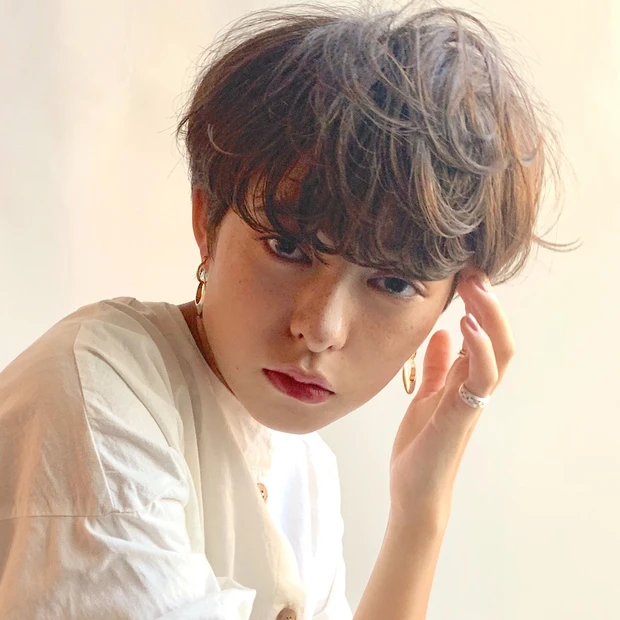 MINXの髪型・ヘアスタイルまとめ_クール＆セクシーな魅力を放つ、都会顔のエアリーショートヘア