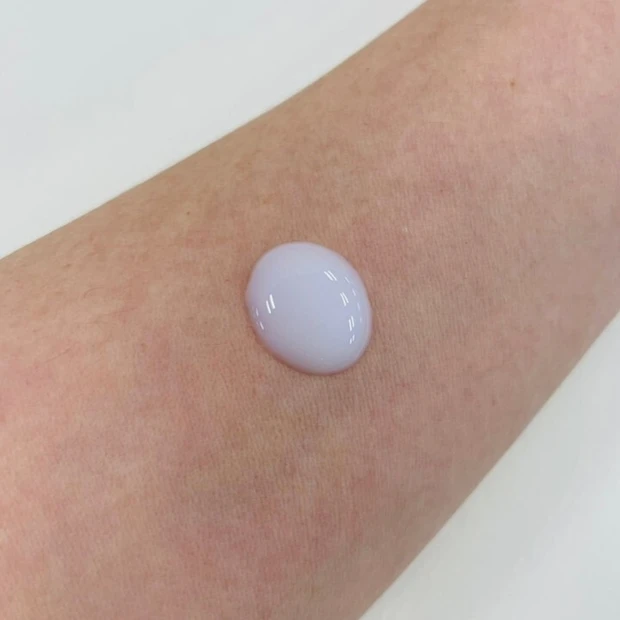 【マキアエディターズの「オッス！推しコス」】敏感に傾き始めた秋の肌に優しく潤いをチャージする美容液_2