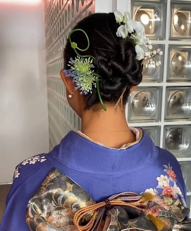 【着物に似合うヘアアレンジ】卒業式や入学式にもおすすめ! 「水引&金箔」「タイトな一本結び」「花モチーフ」のヘアアレンジ22選_4_9