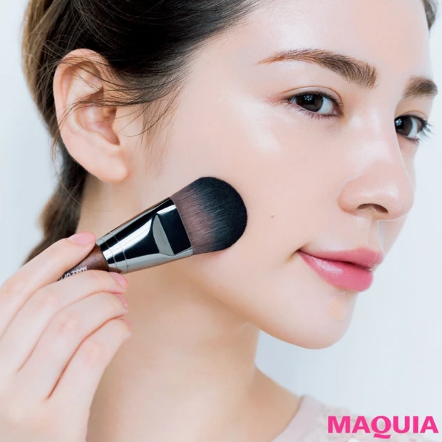 ツヤ足しするならクリームファンデ! 長井かおり式・めぐる肌メイクを解説