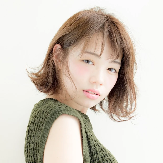 ピュアさが高まるショコラブラウンでリュクスな秋ボブに