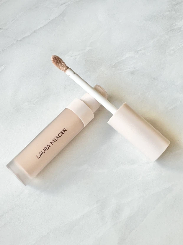 コンシーラー　ローラメルシエ　ベースメイク