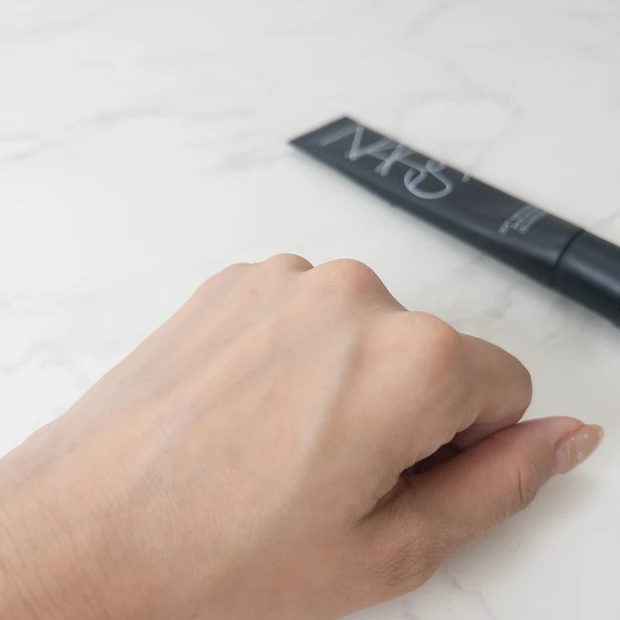 NARS ソフトマットプライマーのテクスチャ