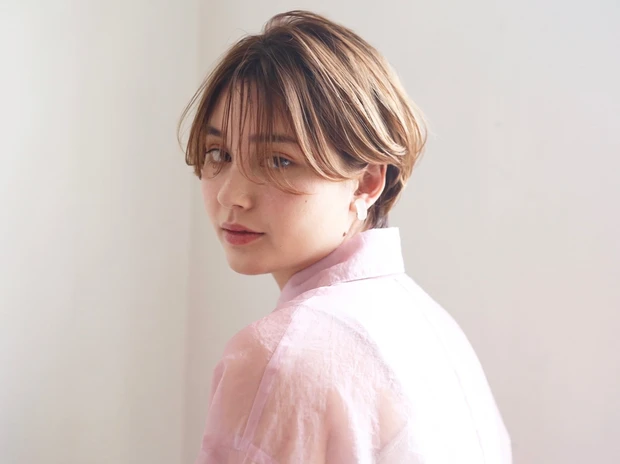 ワンランク上の大人こなれショート サブカット振り向き