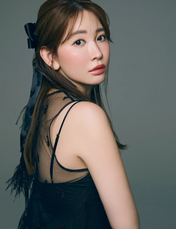 小嶋陽菜さんの私的ベスコス2025上半期。アルティミューンほか、手放せない一軍コスメを紹介