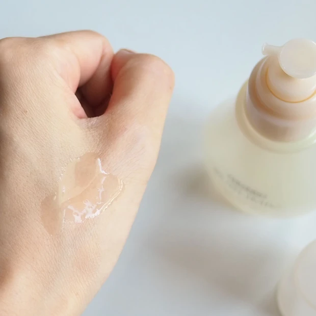 「サブリミック アクアインテンシブ ベルベットオイル」のテクスチャー