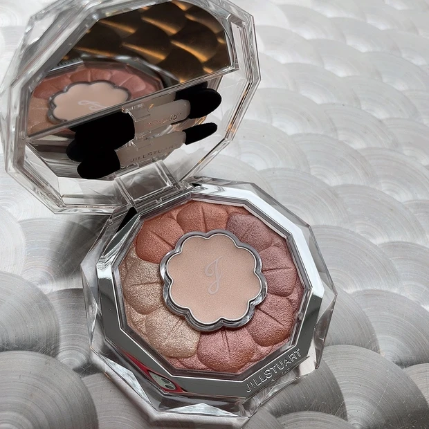 陽だまりポカポカ♫🌞美しく咲き誇る花々のような目元に💕【ジルスチュアート  ブルームクチュール アイズ 】＆【1月28日(金)限定発売、紅茶の香りのハンドクリーム】のご紹介♡_2_2