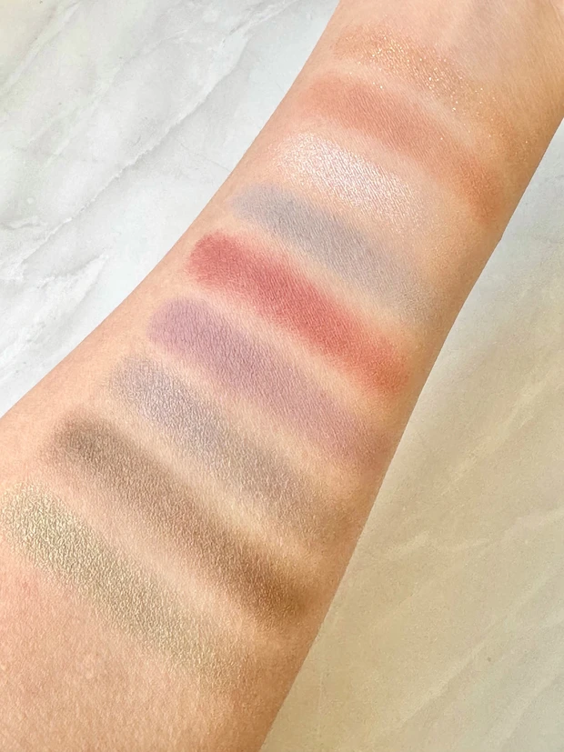 アディクション　デパコス　クリスマスコフレ2025 限定　アイシャドウ　チーク　アイパレ　メイクパレット