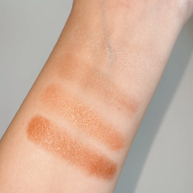 シグニチャーカラーアイズ 02 陽光色 スウォッチ