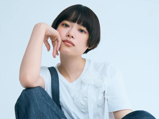 杉咲 花さん×中野明海さん。目尻のピンクでまなざしに花を咲かせるメイクHOWTO