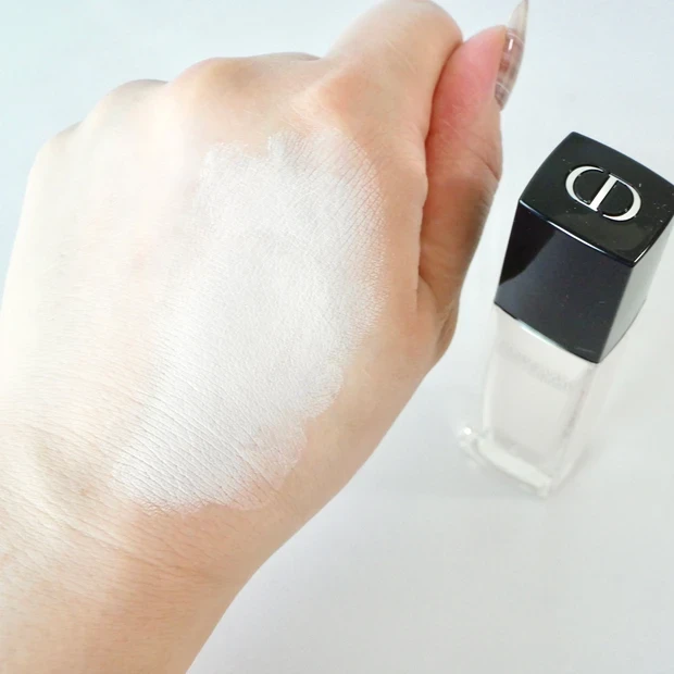 ディオールスキン フォーエヴァー スキン コレクト コンシーラー 00 ニュートラルのスウォッチ ブルベ DOME