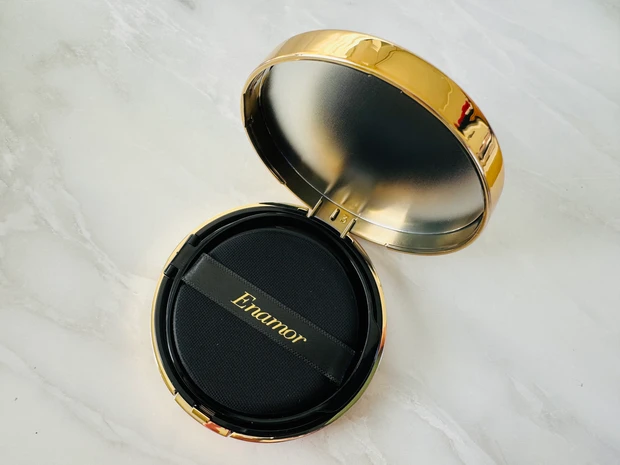 エナモルのライトフィットハーフグロウクッションファンデーション