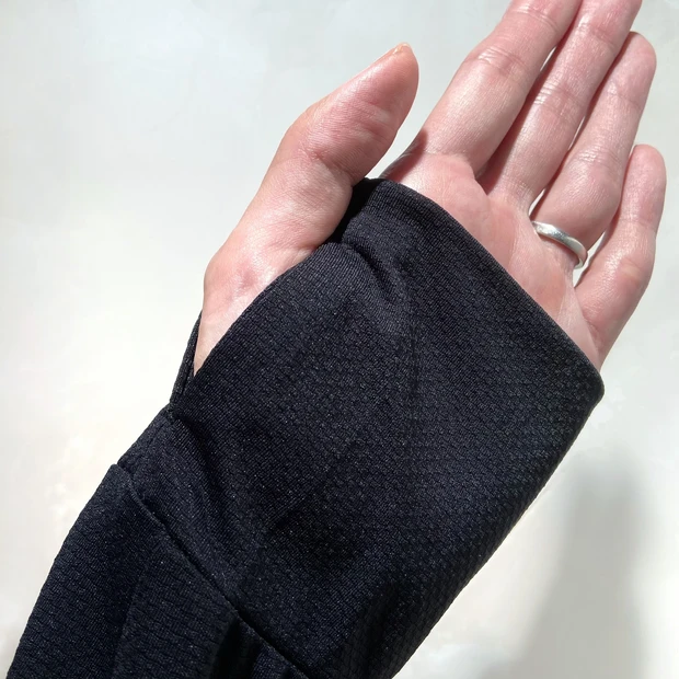 ユニクロ　エアリズムUVカットメッシュパーカ（長袖）