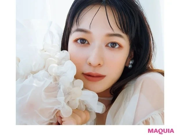 【おすすめブラウンアイシャドウ⑨】ケイト バーチャルアイズメイカー OR-1_ メイク  new 公開日：2023.12.31  【2023年】おすすめブラウンアイシャドウ10選｜塗り方・使い方のポイントは？ 王道ブラウンメイクのやり方もレクチャー シーン問わず使いやすい定番カラー「ブラウンアイシャドウ」の塗り方・使い方のポイントは？ 今回は、プチプラからデパコスまで人気ブランドのおすすめブラウンアイシャドウをご紹介！ マットやラメなど質感を活かした大人のブラウンメイクのやり方、スウォッチ&口コミは必見です。  ブラウンアイシャドウ_TOP 目次［閉じる］  【おすすめブラウンアイシャドウ①】ディオール サンク クルール クチュール 649  【おすすめブラウンアイシャドウ②】SUQQU シグニチャー カラーアイズ 02  【おすすめブラウンアイシャドウ③】ルナソル アイカラーレーション 18  【おすすめブラウンアイシャドウ④】THREE ディメンショナルビジョンアイパレット 03  【おすすめブラウンアイシャドウ⑤】ゲラン オンブル ジェ 940  【おすすめブラウンアイシャドウ⑥】セルヴォーク ヴァティック アイパレット 03  【おすすめブラウンアイシャドウ⑦】NARS シングルアイシャドー 5319  【おすすめブラウンアイシャドウ⑧】&be パレットアイシャドウ サンドブラウン  【おすすめブラウンアイシャドウ⑨】ケイト バーチャルアイズメイカー OR-1  【おすすめブラウンアイシャドウ⑩】ヴィセ リシェ ニュアンス マット クリエイター BR-3  ブラウンアイシャドウ・ブラウンメイクの最新記事一覧 【おすすめブラウンアイシャドウ①】ディオール サンク クルール クチュール 649 ディオール サンク クルール クチュールとは？ サンク クルール クチュール ディオール(DIOR) パルファン・クリスチャン・ディオール サンク クルール クチュール 8,360円（税込） 発売日：2021年07月02日 クリーミーな生質感、高発色＆高密着を叶える パウダー アイシャドウ ディオール メイクアップを象徴するサンク クルールが、新たにサンク クルール クチュールとして生まれ変わりました。マット、サテン、パーリー、メタル、グリッター、ハイライターの６種類のエフェクトと、ピーター・フィリップスがランウェイ ルックから着想を得てデザインしたカラー ハーモニーで登場。どのパレットもミックス＆マッチを楽しめ、グラデーションを簡単に作り出すことができます。  ディオールのブランドサイトはこちら ディオール サンク クルール クチュール 649を使ったブラウンメイクのやり方 ブラウンアイシャドウを使ったブラウンメイクのやり方を教えてくれたのは…… 福岡玲衣さん ヘア＆メイクアップアーティスト  福岡玲衣さん  色選び、ムード作りが唯一無二。真似しやすくスタイリッシュなメイクに定評が。モデルや俳優からのラブコールも多数。  ブラウンで目元に奥行きを出して、抜け感のあるこなれ顔に 【2023年】おすすめブラウンアイシャドウ10選｜塗り方・使い方のポイントは？ 王道ブラウンメイクのやり方もレクチャー_2 きちんと感と親しみを好バランスで両立 「モダンなブラウンでアイゾーンに奥行きを出しながら締めすぎないようアイラインレスで優しさをオン。オフィスに馴染みつつ、久々に会う会社の同僚に“やっぱり素敵”と思われる絶妙なバランスを意識。マットとツヤの質感ミックスで抜け感はさらにアップ」  【2023年】おすすめブラウンアイシャドウ10選｜塗り方・使い方のポイントは？ 王道ブラウンメイクのやり方もレクチャー_3 A 組み合わせ次第でさまざまな仕上がりが楽しめる。サンク クルール クチュール 649 ￥8360／パルファン・クリスチャン・ディオール  【2023年】おすすめブラウンアイシャドウ10選｜塗り方・使い方のポイントは？ 王道ブラウンメイクのやり方もレクチャー_4 ❶ブラシでaとbを混ぜて、二重幅にのせる。目のキワは締めずに、明るめカラーで抜け感を出すのがカギ。  【2023年】おすすめブラウンアイシャドウ10選｜塗り方・使い方のポイントは？ 王道ブラウンメイクのやり方もレクチャー_5 ❷❶でのせた色の上辺だけが重なるようにcを指でぼかしながらのせる。下まぶたにはbをブラシでひとはけ。  きちんと感と親しみを両立！ たまの出社で“やっぱり素敵”と思わせるメイクテク 【おすすめブラウンアイシャドウ】TOPへ   【おすすめブラウンアイシャドウ②】SUQQU シグニチャー カラーアイズ 02 SUQQU シグニチャー カラーアイズとは？ シグニチャー カラー アイズ SUQQU エキップ シグニチャー カラー アイズ 7,000円（税抜） 発売日：2021年01月08日 “シグニチャー”なアイシャドウパレット こだわりの色と洗練で、贅がきらめく目元に 上品な質感、洒落た色調で人気のSUQQUの４色パレット。まるでまぶたの一部になりすますような“色艶の薄膜”。重ねても透明感が濁らず、白浮きしない洗練。至福のなめらかなテクスチャーがもたらす満足感。贅沢な絹や麻をさりげなく着るように、質のいいベーシックにこだわる大人の贅を表現。品の良さとモードを兼ね備えた新しいアイシャドウパレットです。  SUQQUのブランドサイトはこちら SUQQU シグニチャー カラーアイズ 02を使ったブラウンメイクのやり方 ブラウンアイシャドウを使ったブラウンメイクのやり方を教えてくれたのは…… 田中みな実さん 田中みな実さん  公式サイト  目尻側の影がポイントの定番ブラウンメイク 【2023年】おすすめブラウンアイシャドウ10選｜塗り方・使い方のポイントは？ 王道ブラウンメイクのやり方もレクチャー_6 下まぶた目尻側の“影”でワイドに見せる 「シャドウは優しげなベージュやブラウンが定番。下まぶた目尻側の影の入れ方がポイント。目尻側1/3にのせますが、目の形通りに囲まず、目尻へ向かってすーっと横に流すのがみな実流。抜けのあるワイドな目元に」   【HOW TO】 1のaをアイホールにのせ、目頭側のみさらに重ねる。1のdを二重幅に。下まぶたは1のcを、目尻側のまつ毛2本分あけて目尻側1/3、それ以外にbを。さらに2のaを下まぶた目頭から目尻へ並行に。  【2023年】おすすめブラウンアイシャドウ10選｜塗り方・使い方のポイントは？ 王道ブラウンメイクのやり方もレクチャー_7 1「発売以来ずっと好き。粉質が最高、かつ、浮かないブラウンで、普段使いはもちろんドラマなど、お仕事での使用頻度も高い」。シグニチャー カラー アイズ 02 ￥7700／SUQQU　2「陰影作りにベストな淡ベージュ。どんなアイカラーを使う日も必ずこれを仕込んでいます」。コンスピキュアス アイズ 01 ￥7700／アンプリチュード  田中みな実さんのアイメイク。みな実的・The BASICをプロセスつきで大公開！ 【おすすめブラウンアイシャドウ】TOPへ   【おすすめブラウンアイシャドウ③】ルナソル アイカラーレーション 18 ルナソル アイカラーレーションとは？ アイカラーレーション ルナソル カネボウ化粧品 アイカラーレーション 6,820円（税込） 発売日：2023年03月17日 まぶたに溶け込むように発色して目元を印象的に彩る、 美しい色と質感を自在に楽しむ４色セットのアイシャドウ 心を奪う鮮烈な色がまぶたに溶け込むようになじみ、様々な色が発光しているかのように揺らめく４色セットのアイシャドウです。オイルリッチなイルミネイティングカラーをまぶたになじませ、そこに色を重ねることで、つややかに惹きつける立体的なまなざしに。瞬きするたびに、色が揺らめき、光が魅せる。その人自身の内なる光を解き放つような魅惑的なまなざしが生まれます。  ルナソルのブランドサイトはこちら ルナソル アイカラーレーション 18のスウォッチ 【2023年】おすすめブラウンアイシャドウ10選｜塗り方・使い方のポイントは？ 王道ブラウンメイクのやり方もレクチャー_8 ルナソル アイカラーレーション 18 Sepia Amber ￥6820   これぞルナソル！な、繊細ベージュ。目元の立体感を描き出すセピアアンバーのパレットが新色で登場します。凛としたまなざしへ。  ルナソルの春新色をスウォッチ！ ブラウン好きにはたまらない「アイカラーレーション」の新色に注目 ルナソル アイカラーレーション 18を使ったブラウンメイクのやり方 ブラウンアイシャドウを使ったブラウンメイクのやり方を教えてくれたのは…… 笹本恭平さん ヘア＆メイクアップアーティスト  笹本恭平さん  公式サイト  色数を抑えて質感で目元を盛る、シックなブラウンメイク 【2023年】おすすめブラウンアイシャドウ10選｜塗り方・使い方のポイントは？ 王道ブラウンメイクのやり方もレクチャー_9 質感の妙でベージュをモダンに 華やかEYEにはブラウンパレット 「赤みのあるベージュパレットが、ノーブルな色気を演出。ナチュラルになりすぎないきらめき感はさすが」。￥6820／カネボウ化粧品  【2023年】おすすめブラウンアイシャドウ10選｜塗り方・使い方のポイントは？ 王道ブラウンメイクのやり方もレクチャー_10 カラーレスなパールで華やぎをシックに変換 「引き算しすぎるとボーイッシュに見えてしまうので、シックに仕上げたいなら、色数を抑えて質感でメイク感を盛るのが正解。赤みベージュを選べば色っぽさも確保」  【2023年】おすすめブラウンアイシャドウ10選｜塗り方・使い方のポイントは？ 王道ブラウンメイクのやり方もレクチャー_11 上まぶた全体にAaを広げたら、鼻筋まで伸ばして陰影をつける。アイホールにAbを塗り、同じ範囲にAcを重ねる。涙袋全体にAbをなじませたら、目頭にAdをのせる。  ぱっちり二重さんの似合わせメイクを解説！ルナソルの新作ブラウンパレットが相性抜群 【おすすめブラウンアイシャドウ】TOPへ   【おすすめブラウンアイシャドウ④】THREE ディメンショナルビジョンアイパレット 03 THREE ディメンショナルビジョンアイパレットとは？ ディメンショナルビジョンアイパレットアリー THREE(スリー) ACRO(アクロ) ディメンショナルビジョンアイパレットアリー 6,500円（税抜） 発売日：2020年08月19日 ４種の色、光、質感。 シームレスなグラデーションを叶えるクリームシャドウ まぶたに薄く密着するクリームカラーを、自由に重ねて仕上げるという新たな提案。クリームならではの色の交わり、巧妙なグラデーション、透明感を演出します。指一本で完成するこなれた仕上がりも、クリームテクスチャーだからできること。  THREEのブランドサイトはこちら THREE ディメンショナルビジョンアイパレット 03を使ったブラウンメイクのやり方 ブラウンアイシャドウを使ったブラウンメイクのやり方を教えてくれたのは…… 林 由香里さん ヘア＆メイクアップアーティスト  林 由香里さん  公式サイト  最新コスメと卓越したテクニックで最旬の洒落顔を提案する人気ヘアメイク。ビューティ誌はもちろん、ファッション誌や広告、カタログ、セレブリティなど、幅広いジャンルで活躍中。ファッションセンスも抜群で、撮影現場ではメイク以外にも、トレンドの着こなしについて相談をするスタッフがあとをたたない。  クリームブラウンとラメブラウンを重ねて奥行きのある目元に 【2023年】おすすめブラウンアイシャドウ10選｜塗り方・使い方のポイントは？ 王道ブラウンメイクのやり方もレクチャー_12 シャツ ¥9800／ANLEM　イヤリング ¥2640／サンポークリエイト（mimi33）　ネックレス ¥14300／プラス ヴァンドーム ジェイアール名古屋タカシマヤ店（プラス ヴァンドーム）  Bの右上のクリームブラウンを黒目の上に丸く塗り、その上から左上のラメブラウンをアイホール全体に重ねて、奥行きのある目もとに。下まぶたの目頭側2/3に右上をプラス。  【2023年】おすすめブラウンアイシャドウ10選｜塗り方・使い方のポイントは？ 王道ブラウンメイクのやり方もレクチャー_13 B4種のカラーとテクスチャーを組み合わせたコーラルブラウン系パレット。自然な陰影EYEに。THREE ディメンショナルビジョンアイパレット 03 ￥7150／THREE  【水瓶座の2023年開運メイク】太眉を意識したジェンダーレスメイクで新たな魅力をアピール 【おすすめブラウンアイシャドウ】TOPへ   【おすすめブラウンアイシャドウ⑤】ゲラン オンブル ジェ 940 ゲラン オンブル ジェとは？ オンブル ジェ ゲラン(Guerlain) ゲラン オンブル ジェ 10,340円（税込） 発売日：2022年07月15日 自然の織り成す 美しい色彩を再現したハーモニーで 魅惑的な目元に ゲラン メイクアップ クリエイティブ ディレクターのヴィオレットが、メイクアップアーティストとしての豊富な色彩のノウハウを生かした６つのカラーパレット。カラーとテクスチャーが絶妙なバランスでハーモニーを奏で、深みのあるフィニッシュを生み出し、無限の可能性が１つのパレットに。各パレットには、フォームチップと、正確なラインを引くためのライナー、ブレンディングブラシを備えた、塗りやすさを追求した２つのアプリケーターが付属しています。  ゲランのブランドサイトはこちら ゲラン オンブル ジェ 940のスウォッチ 【2023年】おすすめブラウンアイシャドウ10選｜塗り方・使い方のポイントは？ 王道ブラウンメイクのやり方もレクチャー_14 ゲラン オンブル ジェ NO.940 ROYAL JUNGLE ￥10340   サテン、マット、メタリック、イリディセントの4つの質感をシルキーなテクスチャーで表現するアイシャドウパレットです。  【秋コスメ2022】ゲランの秋新色コスメをスウォッチ！ 最新アイメイクコレクションにも注目 ゲラン オンブル ジェ 940の口コミ&レビュー 多色パール入りで美しい艶が魅力の王道ブラウンパレット ブラウンアイシャドウをレビューしたのは…… talico MAQUIA エキスパート  talico  「ゲラン オンブル ジェ『940 ロイヤルジャングル』は、捨て色なしで使いやすい王道ブラウンパレットです。全色パール入りで高発色＆密着する艶が美しいのも魅力！ 密着するような艶感、そして発色もかなりしっかりめなので上品な艶グラデーションに仕上げられます。写真で見るよりも、実物が断然可愛いので使えば使うほど虜になること間違いなし！」  【2023年】おすすめブラウンアイシャドウ10選｜塗り方・使い方のポイントは？ 王道ブラウンメイクのやり方もレクチャー_15 ブラウン系で絶対買って損はない王道配色のアイパレット。むしろシックすぎるかなと思いきや、全色パール入りで高発色＆密着する艶が美しいです！ 特によくあるハイライト系かなと眺めてた右上は、まさかの多色ピンクパール入りという変化球。実物の可愛さが想定外で購入してしまいました！ 配色は以下の通りとなります。   左上：深みもある艶ブラウン 左下：マット系のちら艶ダークブラウン 右上：多色ピンクパール入り艶クリームゴールド 右下：メタリックな艶マイルドオレンジ  【2023年】おすすめブラウンアイシャドウ10選｜塗り方・使い方のポイントは？ 王道ブラウンメイクのやり方もレクチャー_16 ロイヤルジャングルを使ってメイクしてみました。間違いなく使いやすい！ 密着するような艶感、そして発色もかなりしっかりめです。左上のブラウンも思った以上に深めなので、明るめカラーが好きな方は優しく重ねるといいかも。締め色にもパールが入っているのでガツンと締めすぎず、総合的に上品な艶グラデーションが作りやすいです。シーズン問わず使えるのでおすすめ！  王道ブラウンに多色パール入り！ゲラン新作アイシャドウ《940 ロイヤルジャングル》 【おすすめブラウンアイシャドウ】TOPへ   【おすすめブラウンアイシャドウ⑥】セルヴォーク ヴァティック アイパレット 03 セルヴォーク ヴァティック アイパレットとは？ 【2023年】おすすめブラウンアイシャドウ10選｜塗り方・使い方のポイントは？ 王道ブラウンメイクのやり方もレクチャー_17 どんな目元にも洗練モードな印象を演出する色と質感の4色を組み合わせたアイシャドウパレット。単色で透け感を演出したり、色を重ねて奥行きを出したり、自分らしく自由に楽しめるパレットです。  セルヴォークのブランドサイトはこちら セルヴォークの秋新色全ラインナップ。アイシャドウがバージョンアップ！ セルヴォーク ヴァティック アイパレット 03のスウォッチ 【2023年】おすすめブラウンアイシャドウ10選｜塗り方・使い方のポイントは？ 王道ブラウンメイクのやり方もレクチャー_18 セルヴォーク ヴァティック アイパレット 03 ￥6820   計算し尽くされた色と質感の4色をセットしたアイパレット。特にこの[03]は、セルヴォークの象徴とも言える「テラコッタ」をより研ぎ澄まし、進化させた「ネオテラコッタ」。目元に圧倒的な存在感を宿すキーカラーです。  セルヴォークの秋冬新色をスウォッチ！ 「ネオテラコッタ」カラーのアイシャドウなど注目は？ セルヴォーク ヴァティック アイパレット 03を使ったブラウンメイクのやり方 【2023年】おすすめブラウンアイシャドウ10選｜塗り方・使い方のポイントは？ 王道ブラウンメイクのやり方もレクチャー_19 上まぶた全体にBのa、目尻側から中央へとBのbをぼかす。さらにbで目尻のみラインを引く。下まぶた全体にはBのa＋dを引き、下まぶたの目尻1/3にBのcを。その外側をBのbでぼかす。目頭にはBのa＋Aのaをハイライトに。  【2023年】おすすめブラウンアイシャドウ10選｜塗り方・使い方のポイントは？ 王道ブラウンメイクのやり方もレクチャー_20 MAQUIAベストコスメ2022下半期 アイブロウ部門 ２位 セルヴォーク インディケイト アイブロウパウダー 08   「程よいラメ感、肌なじみの良いニュアンスカラーが画期的！ ナチュラルで使いやすいのに、新鮮さを与えてくれます」。¥3850  【2023年】おすすめブラウンアイシャドウ10選｜塗り方・使い方のポイントは？ 王道ブラウンメイクのやり方もレクチャー_21 MAQUIAベストコスメ2022下半期 ベージュ＆ブラウンシャドウ部門 ３位 セルヴォーク ヴァティック アイパレット 03   「下まぶたにはマット質感がマストなので、様々な質感がセットになっているところが優秀。質感を組み合わせて立体的に」。¥6820  藤間爽子さんがベスコス受賞コスメで新しい自分に！ニュアンスカラー眉が新鮮 【おすすめブラウンアイシャドウ】TOPへ   【おすすめブラウンアイシャドウ⑦】NARS シングルアイシャドー 5319 NARS シングルアイシャドーとは？ シングルアイシャドー NARS NARS JAPAN シングルアイシャドー 2,500円（税抜） 発売日：2009年05月15日 繊細な質感と色調をそなえたアイシャドーコレクション 幅広いカラーバリエーションと透明感のある発色で、思いどおりの美しい目もとを演出します。  NARSのブランドサイトはこちら NARS シングルアイシャドー 5319を使ったブラウンメイクのやり方 ブラウンアイシャドウを使ったブラウンメイクのやり方を教えてくれたのは…… 林 由香里さん ヘア＆メイクアップアーティスト  林 由香里さん  公式サイト  最新コスメと卓越したテクニックで最旬の洒落顔を提案する人気ヘアメイク。ビューティ誌はもちろん、ファッション誌や広告、カタログ、セレブリティなど、幅広いジャンルで活躍中。ファッションセンスも抜群で、撮影現場ではメイク以外にも、トレンドの着こなしについて相談をするスタッフがあとをたたない。  マットブラウンをアイホールに広げて目元を締める 【2023年】おすすめブラウンアイシャドウ10選｜塗り方・使い方のポイントは？ 王道ブラウンメイクのやり方もレクチャー_22 トップス ¥31900／H3O ファッションビュロー（クローゼット）　イヤリング ¥9900／ランバン オン ブルー／ヴァンドームヤマダ（ランバン オン ブルー）　ネックレス 参考商品／e.m. PRESS ROOM（ディー・ユー・イー）  Aのマットブラウンをアイホールに軽く塗り広げ、下まぶた全体にBのグリッターパープルを塗布。  【2023年】おすすめブラウンアイシャドウ10選｜塗り方・使い方のポイントは？ 王道ブラウンメイクのやり方もレクチャー_23 A目もとを締めて彫深な印象を演出するマットブラウン。NARS シングルアイシャドー 5319 ￥2970　B眩いグリッターが煌めくパープル。NARS ハードワイヤードアイシャドー 5345 ￥2970／NARS JAPAN  【魚座の2023年開運メイク】脱マンネリメイク！ 固定観念に縛られない私を楽しんで 【おすすめブラウンアイシャドウ】TOPへ   【おすすめブラウンアイシャドウ⑧】&be パレットアイシャドウ サンドブラウン &be パレットアイシャドウとは？ 【2023年】おすすめブラウンアイシャドウ10選｜塗り方・使い方のポイントは？ 王道ブラウンメイクのやり方もレクチャー_24 粉っぽく浮かず肌に密着するテクスチャーを追求し、ツヤと高発色を実現。パーリー・メタリック・ヴェルベット・マットといった、異なる質感をひとつのパレットにセット。  &beのブランドサイトはこちら &beの超人気３アイテムに、こだわりの新色がお目見え！【夏新色コスメ2023】 &be パレットアイシャドウ サンドブラウンを使ったブラウンメイクのやり方 ブラウンアイシャドウを使ったブラウンメイクのやり方を教えてくれたのは…… 河北裕介さん ヘア＆メイクアップアーティスト  河北裕介さん  公式サイト  抜け感が生み出すおしゃれ感＆その人自身を輝かせるテクニックで、時代の「キレイ」を牽引するアーティスト。  ブラウンで目元の陰影を美しく見せる、凛とした鮮やかメイク 【2023年】おすすめブラウンアイシャドウ10選｜塗り方・使い方のポイントは？ 王道ブラウンメイクのやり方もレクチャー_25 「がんばりすぎないのにちゃんとして見える、鮮やかメイク。肌と唇が主役なので、目もとはあえてミニマムに。抜け感を出すのが苦手な人も多いけど、思い切ってブラウンライナーと単色シャドウだけで仕上げても十分です」  【2023年】おすすめブラウンアイシャドウ10選｜塗り方・使い方のポイントは？ 王道ブラウンメイクのやり方もレクチャー_26 ★の色を、アイホール全体と、目の下全体に細めに入れる。絶妙な色加減で、陰影が美しく見えるように。&be パレットアイシャドウ サンドブラウン ¥3520／Clue  5月号の表紙は川口春奈さん！ 凛とした華やかフェイスを叶える河北メイクを解説 【おすすめブラウンアイシャドウ】TOPへ   【おすすめブラウンアイシャドウ⑨】ケイト バーチャルアイズメイカー OR-1 ケイト バーチャルアイズメイカーとは？ バーチャルアイズメイカー ケイト カネボウ化粧品 バーチャルアイズメイカー 1,540円（税込） 発売日：2023年01月21日 1パレットで、下まぶたメイクまで完成するアイシャドウ。  KATEのブランドサイトはこちら ケイト バーチャルアイズメイカー OR-1を使ったブラウンメイクのやり方_3