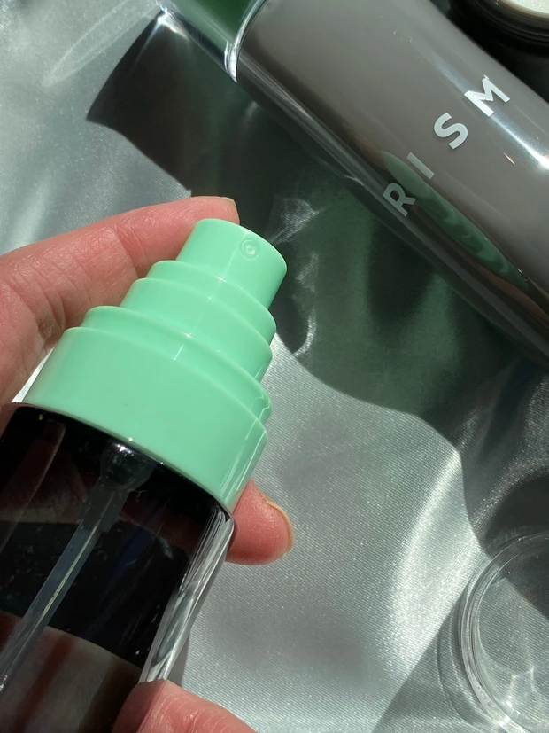 ミスト式でデコルテケアもできています。_2_1