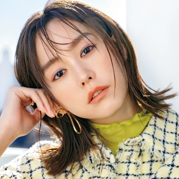 桐谷美玲さんの春リップ3選。ルナソルに一目惚れ！ シャネル、フーミーも