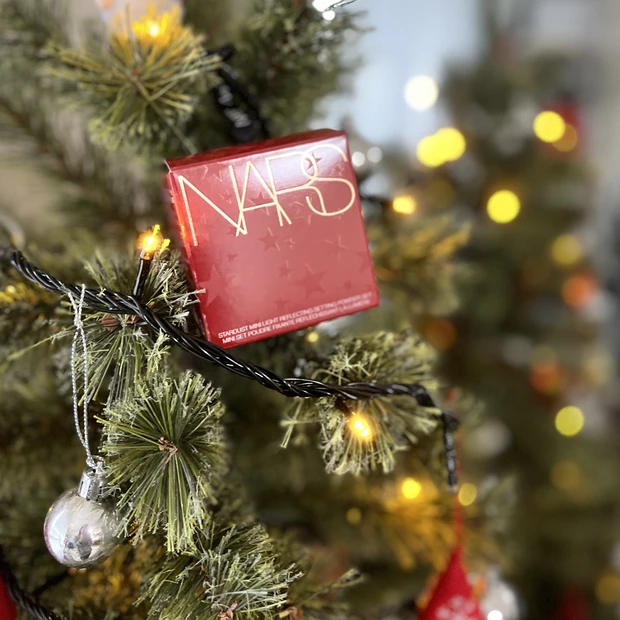 【NARS クリスマスコフレ2022】大人気のリフ粉の手のひらサイズが可愛いBOXに♡リフ粉人気の秘密もレビュー!_6