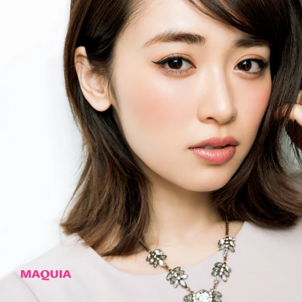 このひとワザでぐっと大人っぽく!セクシーアイズ&触れたいほっぺのつくりか…