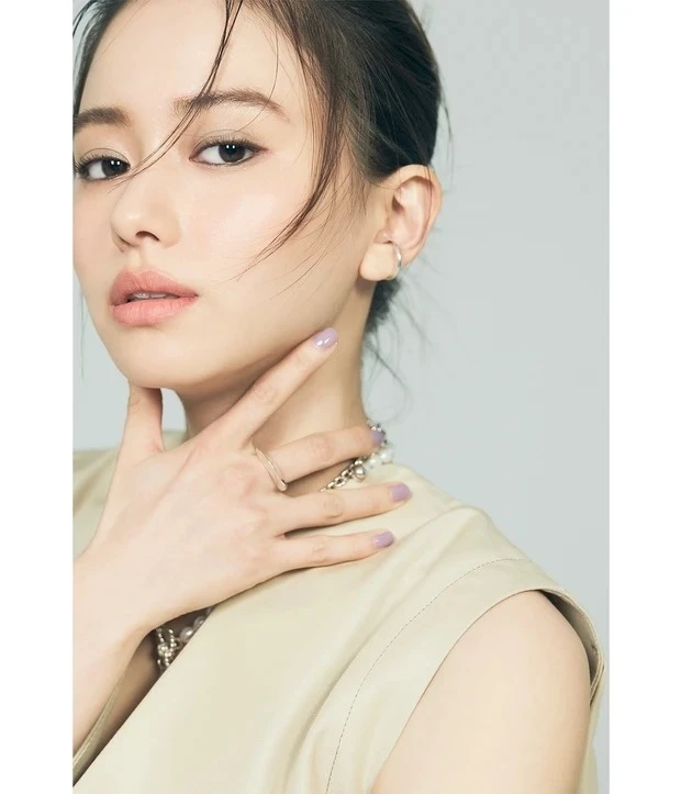 【夏メイク2022】夏の肌見せファッションにリンクするスモーキーメイク_1