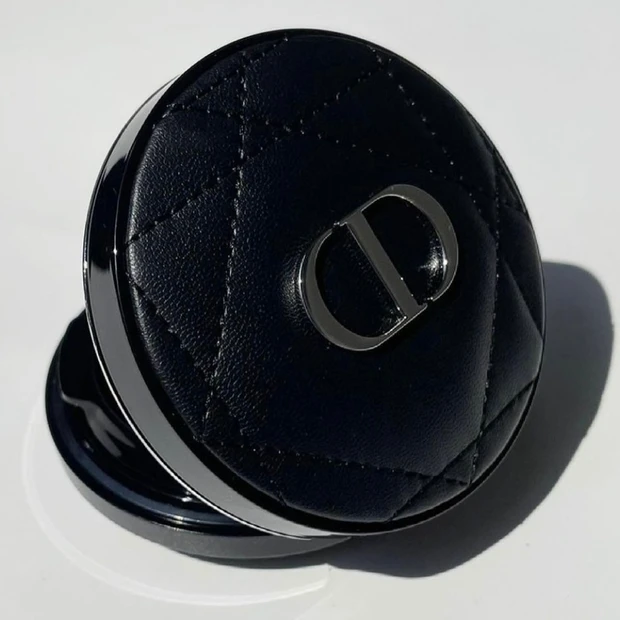 崩れたないならこれ！Diorコスメマニアの私がヘビロテしているベースメイクを紹介します✨大人気コンシーラーも。_2_1