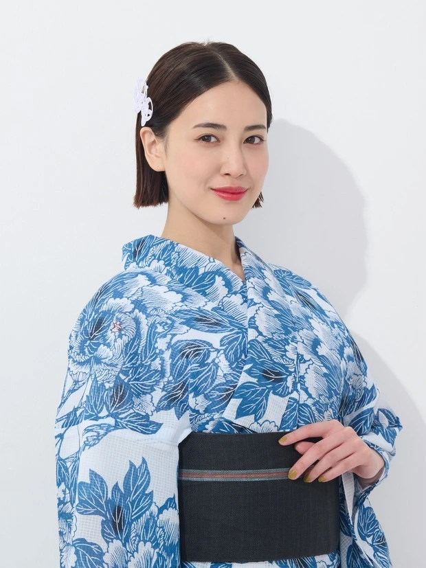 古典的な上品なデザイン&色味(紺・紫・青など)の浴衣に似合うメイク