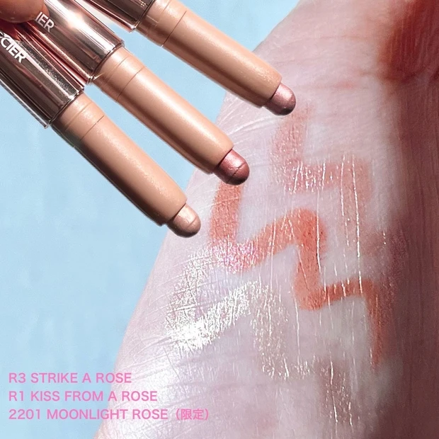 MAQUIAインフルエンサーのオッス!推しコス!みんな買えた?【LAURA MERCIER ザ ギフト オブ ア ローズ キャビアスティック トリオ 】二重幅にたまらないアイシャドウは絶対これ!_3