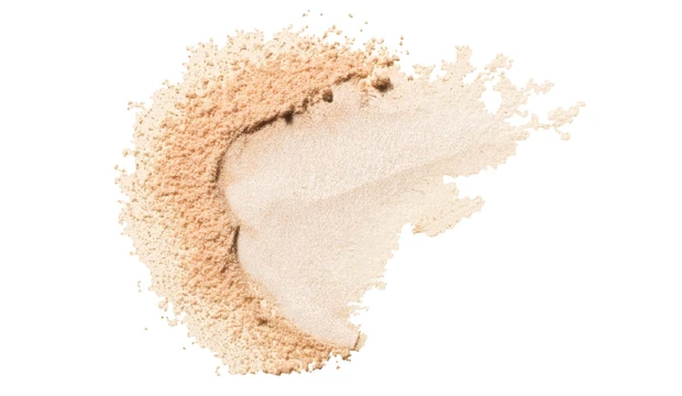 2026最新 ヘア＆メイク 長井かおりさんおすすめのパウダー SUQQU オイル リッチ グロウ ルース パウダー e 01 テクスチャー