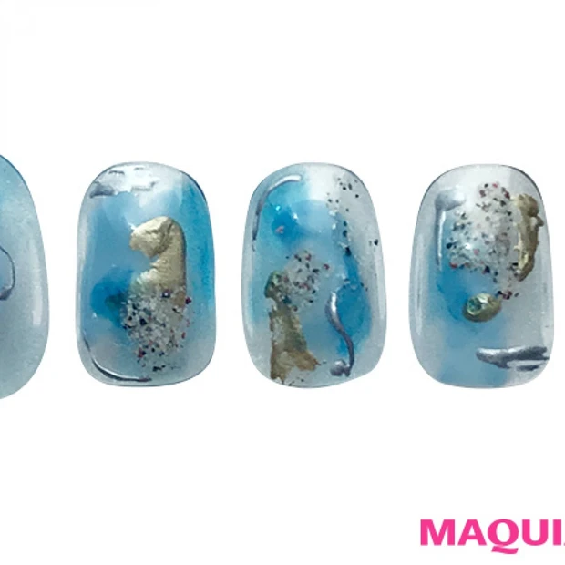 海の浮遊感をイメージした、アーティスティックな「ニュアンス」ネイル