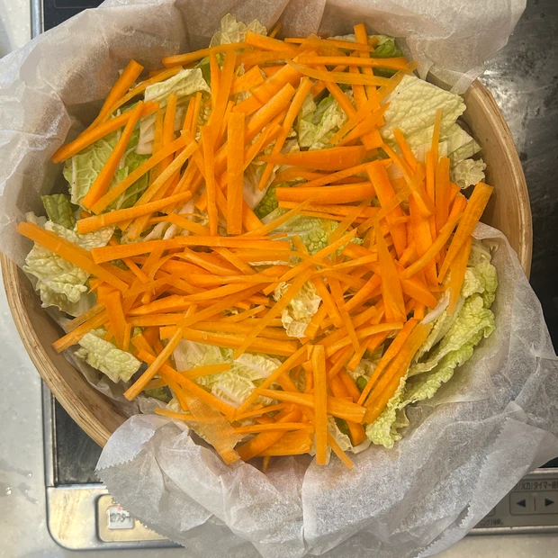 せいろ蒸し簡単レシピ・鶏むね肉と白菜の塩麴春雨